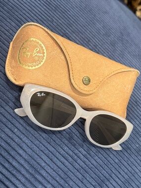 Ray-Ban Women's Light Gray Cat Eye Sunglasses